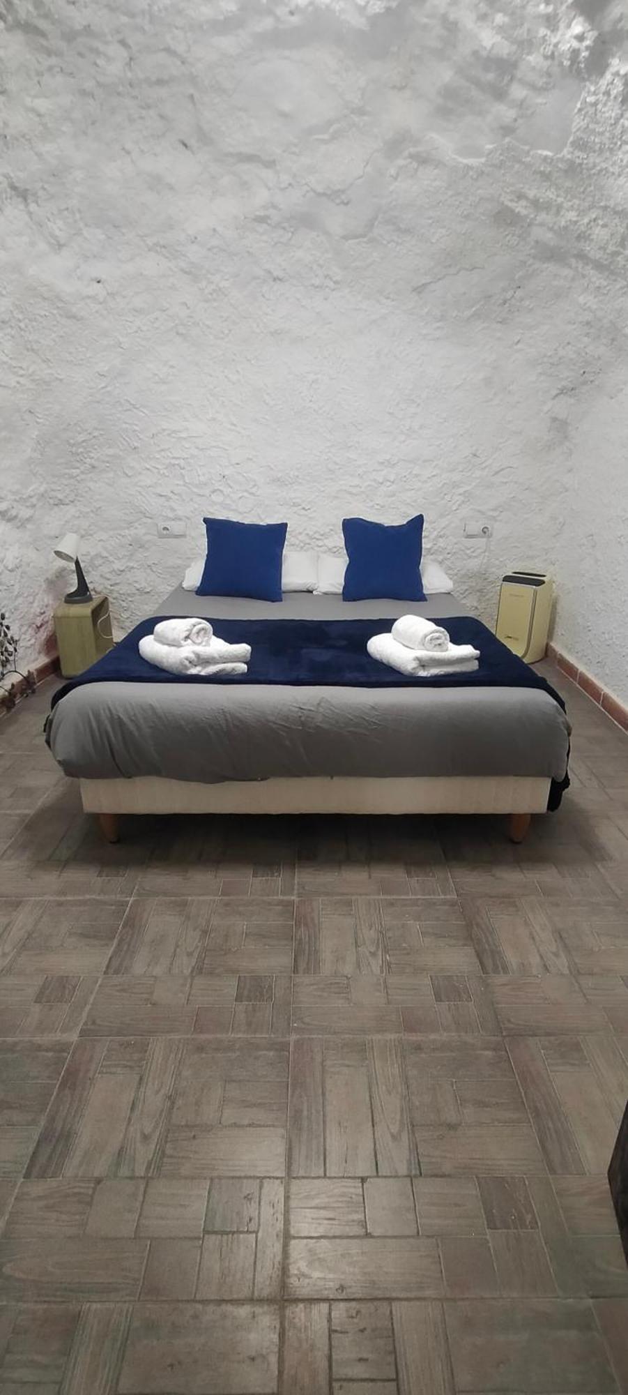 Casa Cueva De La Alhambra Guest House - Granada — Photos 1